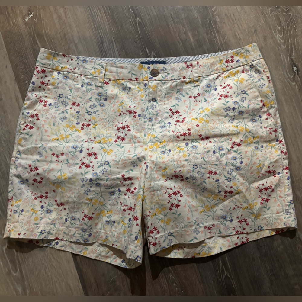 Old Navy Woman’s Floral Print Shorts - Multicolor